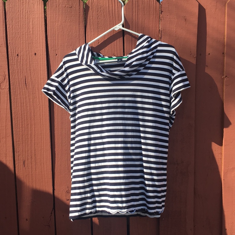 striped short sleeve shirt with turtle neck ???
